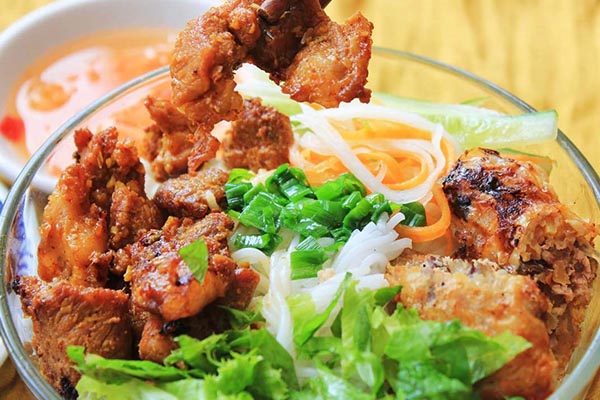 Ẩm thực Đà Nẵng hấp dẫn, thu hút du khách