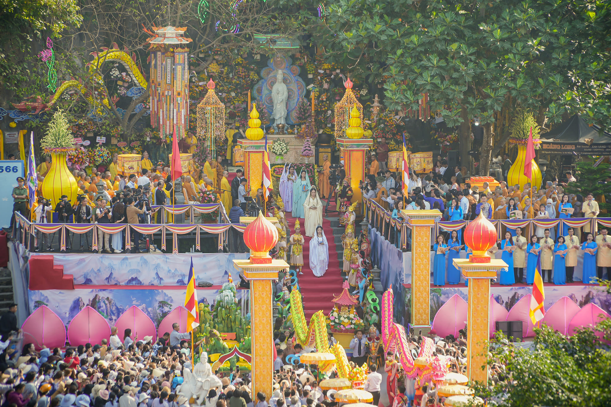 Lễ hội Quán thế âm tổ chức tại chùa Linh Ứng Đà Nẵng